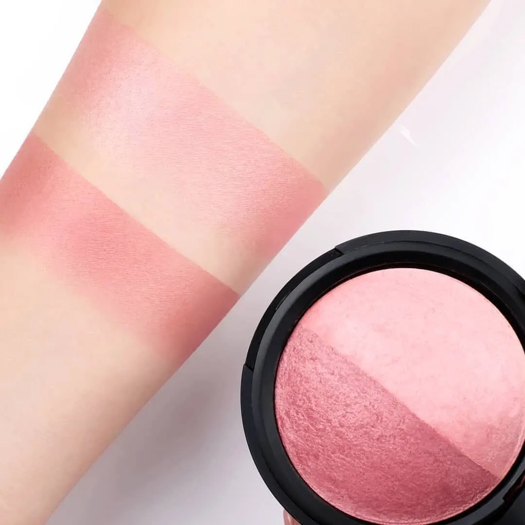 aden Terracotta Baked Bronzer/Highlighter Duo Create a gorgeous sculpted glow with this baked duo (7g) MADE IN ITALY (Terracotta Baked Blusher Duo)