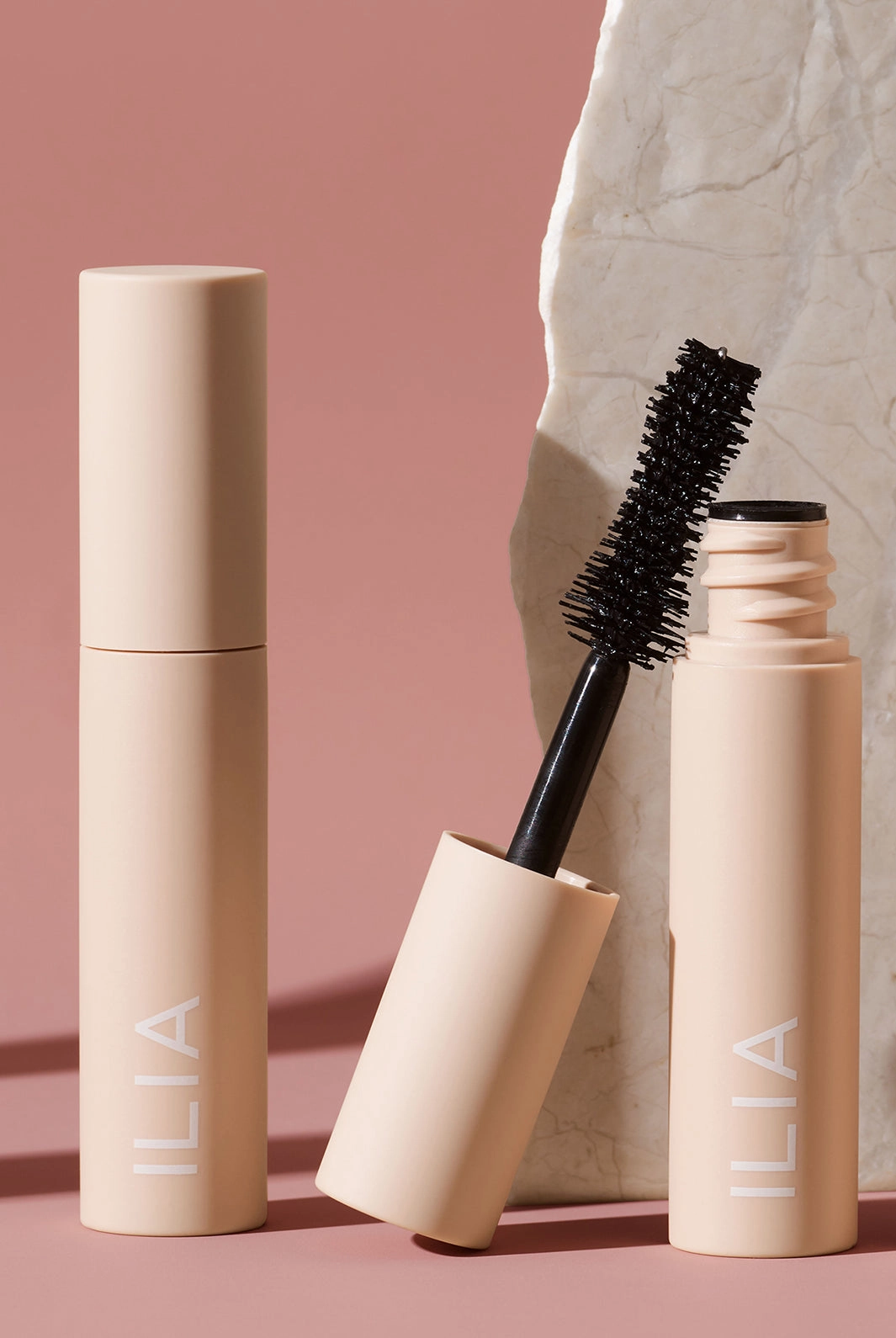 Fullest volumizing mascara