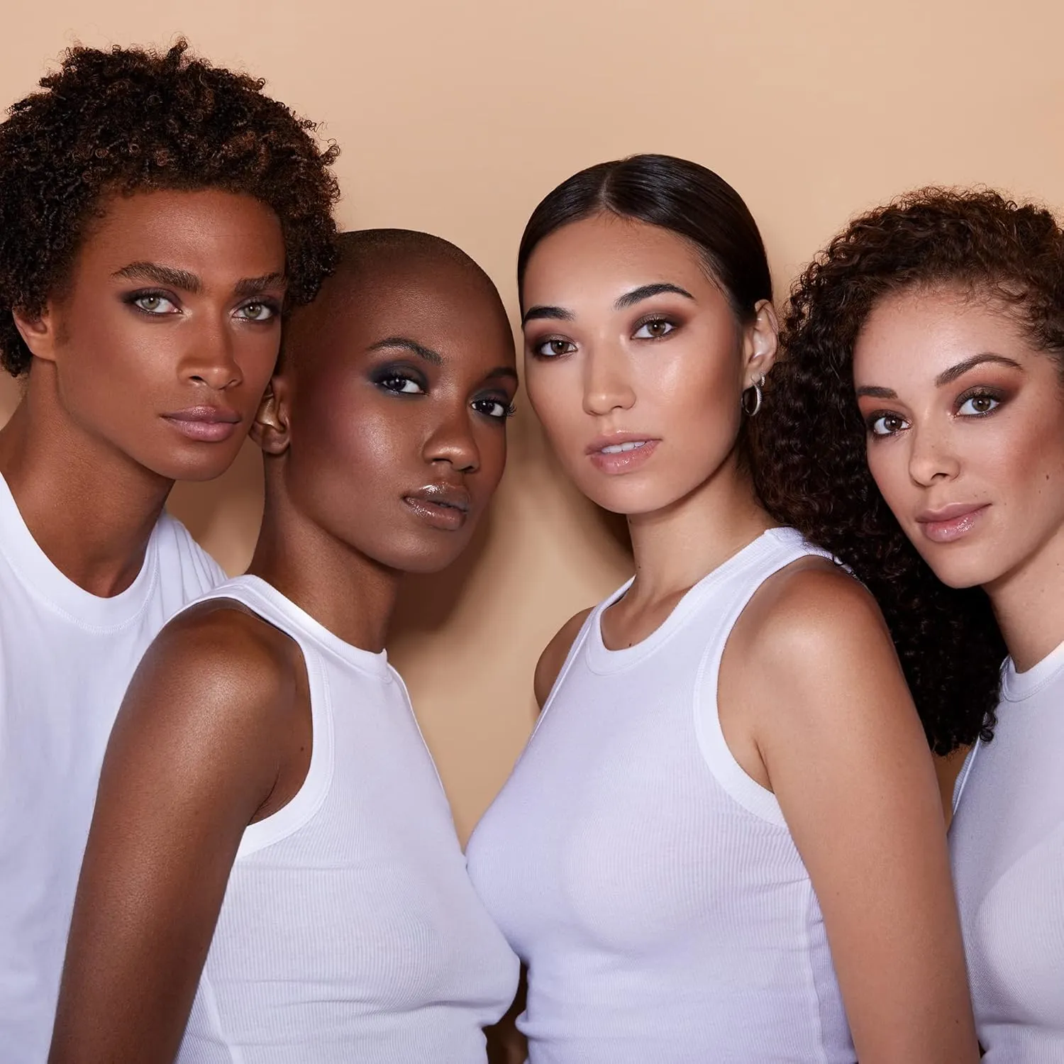 Kevyn Aucoin The Neo-Blush, Blush makeup compact: A trio palette of gradient colors. Blends pearl, satin & matte finishes for highlighting cheeks. Personalized looks - natural to pop of color